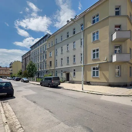 Spacious With Wifi & Smart Tv Remote Working By Renters Апартаменты Вроцлав