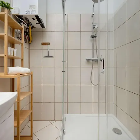 Spacious With Wifi & Smart Tv Remote Working By Renters * Вроцлав