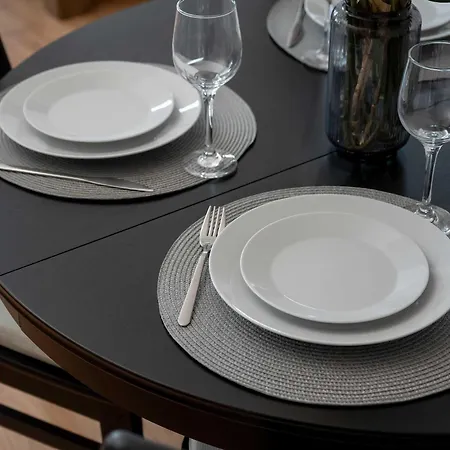 Апартаменты Spacious With Wifi & Smart Tv Remote Working By Renters Вроцлав