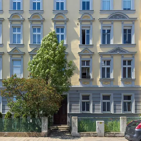 Апартаменты Spacious With Wifi & Smart Tv Remote Working By Renters