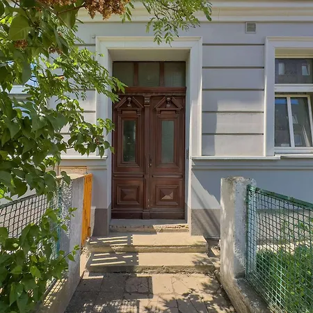 Апартаменти Spacious With Wifi & Smart Tv Remote Working By Renters Вроцлав