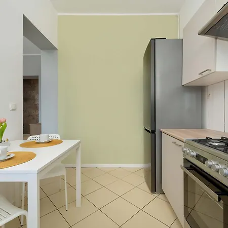 Апартаменти Spacious With Wifi & Smart Tv Remote Working By Renters